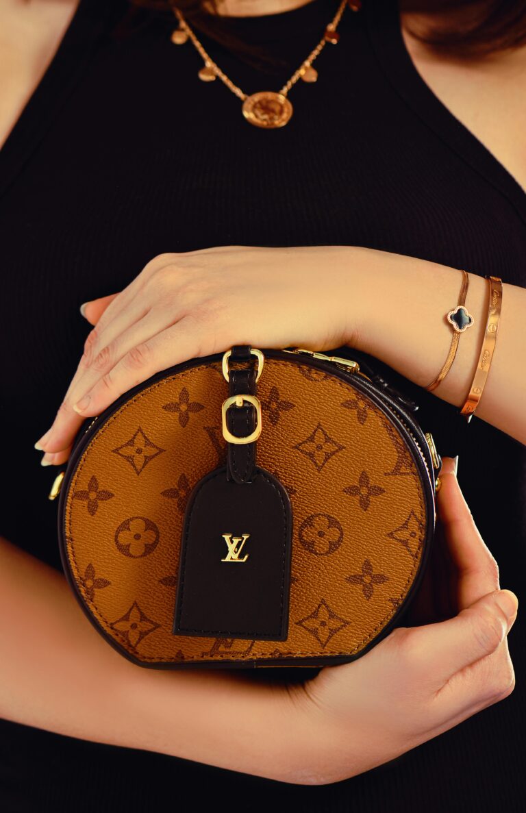 tas lv bulet van cleef cartier love gucci
