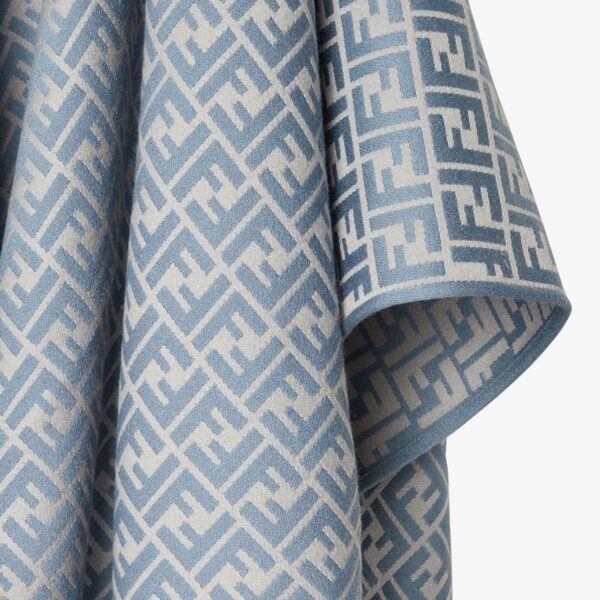 Fendi Poncho Wool and Silk - Image 3