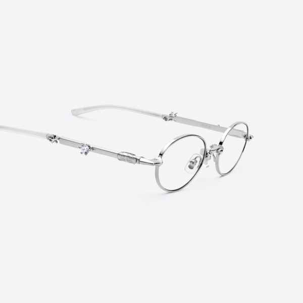 Kacamata oval logam perak mengilap dengan lensa bening dari Pocket Collection, model ringan dan modern