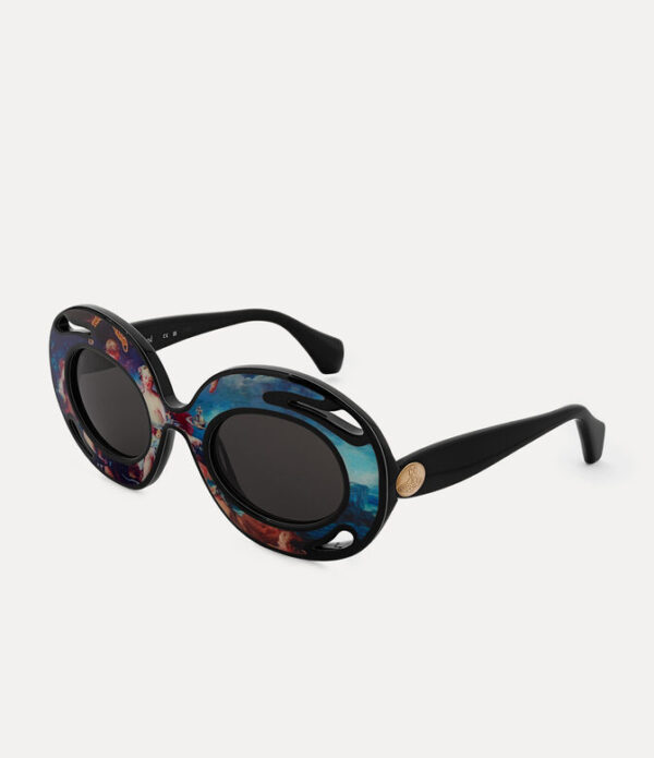 tampak samping kacamata vivienne westwood dengan lensa hitam pekat