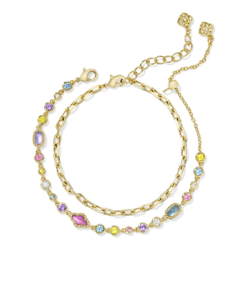Gelang Kendra Scott, dengan batu yang warna-warni dan juga detail emas yang unik.