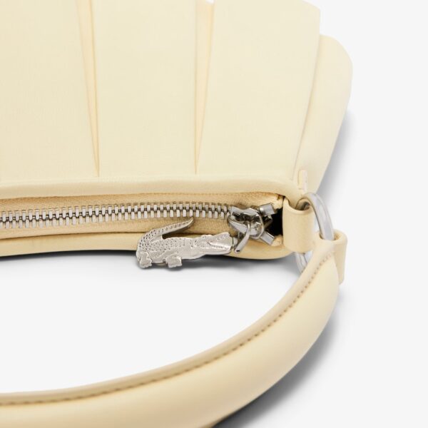 ikon buaya pada ritsleting tas lacoste